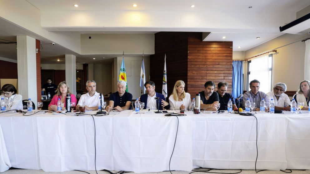 Kicillof encabez� en Villa Gesell una cumbre con intendentes en busca de acelerar definiciones electorales