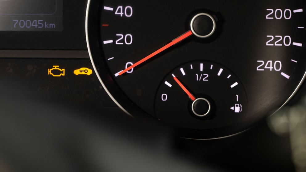 Check engine (Freepik)