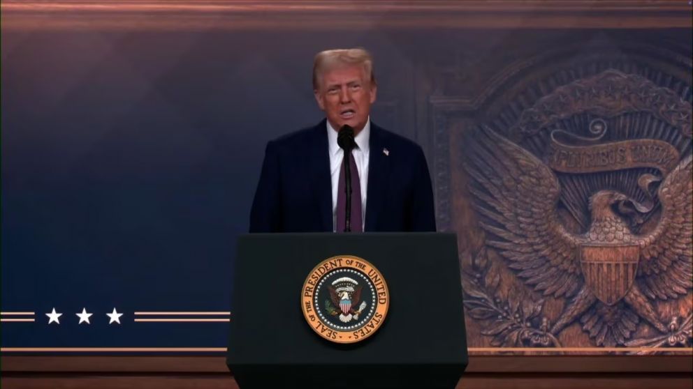 Trump comenzó su exposición criticando a su predecesor, Joe Biden