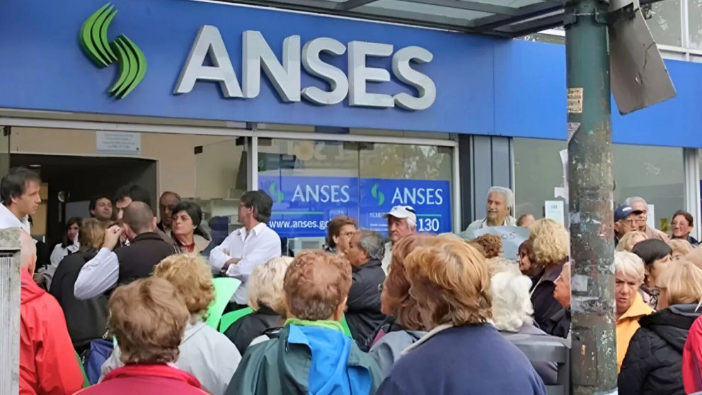 En enero de 2025, los jubilados y pensionados de ANSES recibirán un aumento y el pago de un bono: ¿Cómo quedan actualizados los montos?