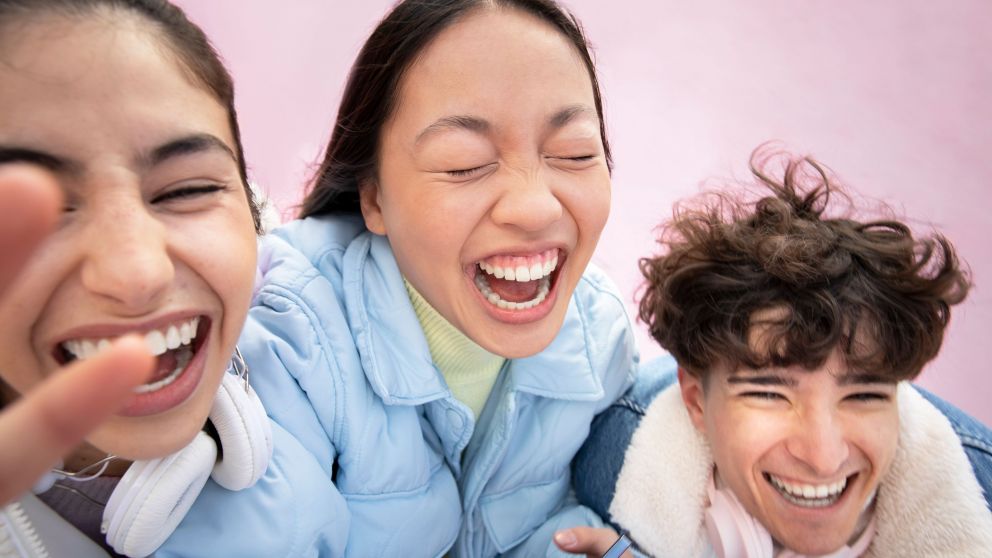 Risas a carcajadas (Freepik)