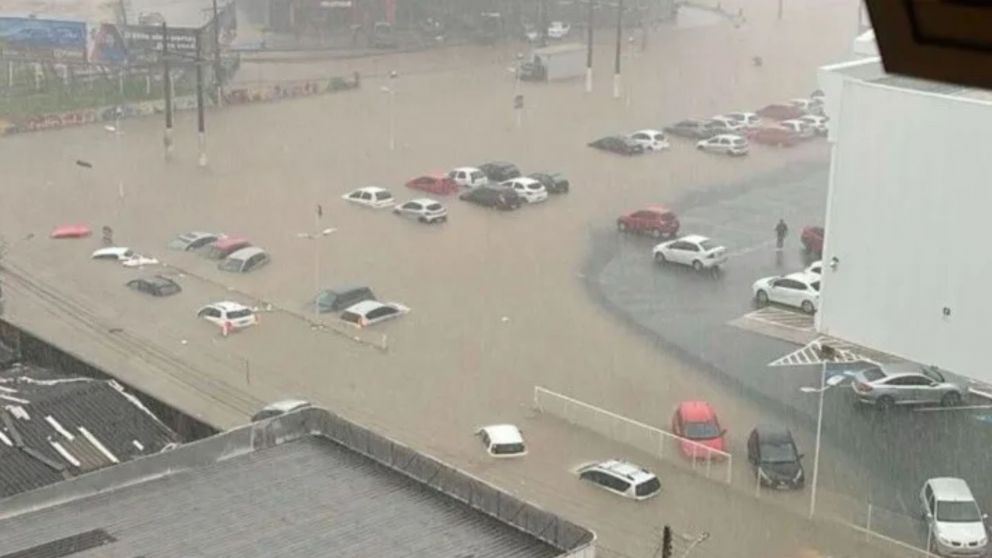 Inundaciones en Brasil y alerta por lluvia