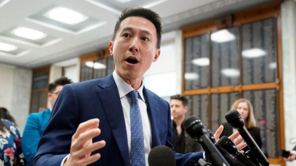 El CEO de TikTok Shou Zi Chew comenzó su carrera como pasante en Facebook