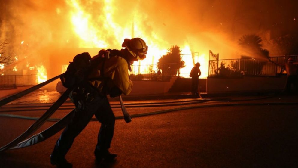 Más de 12.000 viviendas y otras estructuras han sido destruidas por el fuego