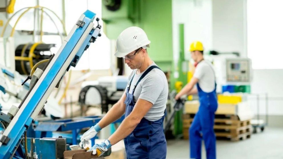 El empleo privado tuvo una leve mejora