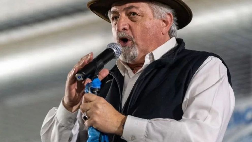 El intendente aclaró por qué no concedió aún el libre deuda a Yacimientos Petrolíferos Fiscales, resaltando el incumplimiento de la operadora que recientemente traspasó sus yacimientos locales. Además, indicó que PECOM no tiene impedimentos para iniciar
