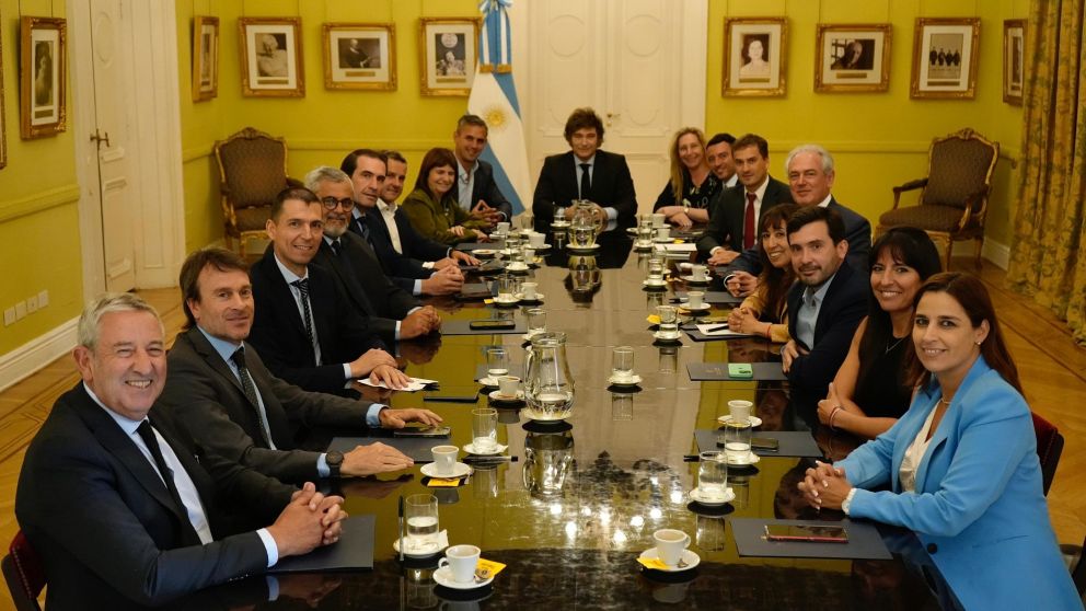 Javier Milei recibió al bloque de diputados de la UCR en la Casa Rosada.