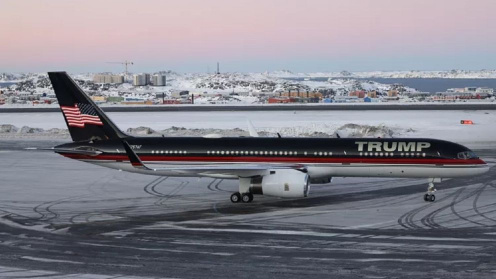 El avión con el que Donadl Trump hijo llegó a Nuuk, capital d Groenlandia