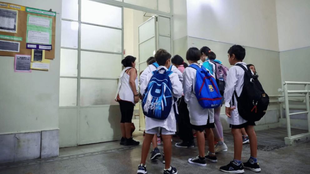 A solo semanas de que finalice el verano 2026, se conoció cuál será el calendario escolar para el año entrante en los 24 distritos del país