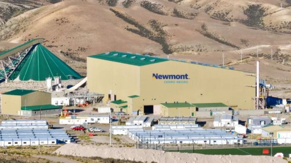 Este lunes por la noche se activaron las alertas de seguridad mientras realizaban tareas de mantenimiento y fortalecimiento en el sistema de ventilación en el nivel 475 de la Mina Mariana Norte. "Se procedió a evacuar preventivamente todas las minas subt