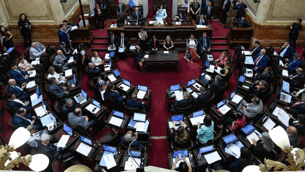 Senadores cobrarán el aumento salarial de $9,5 millones