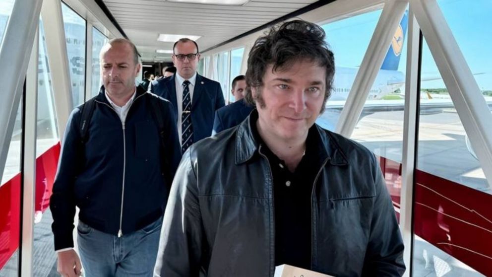 En su quinto viaje a EEUU, Milei va al "campamento de verano de los multimillonarios"