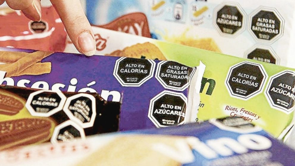 Los paquetes tampoco podrán tener publicidad comercial destinada a niños, niñas y adolescentes