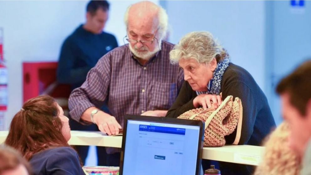 Unos 542.000 mayores de 65 años cayeron en la pobreza en un año.