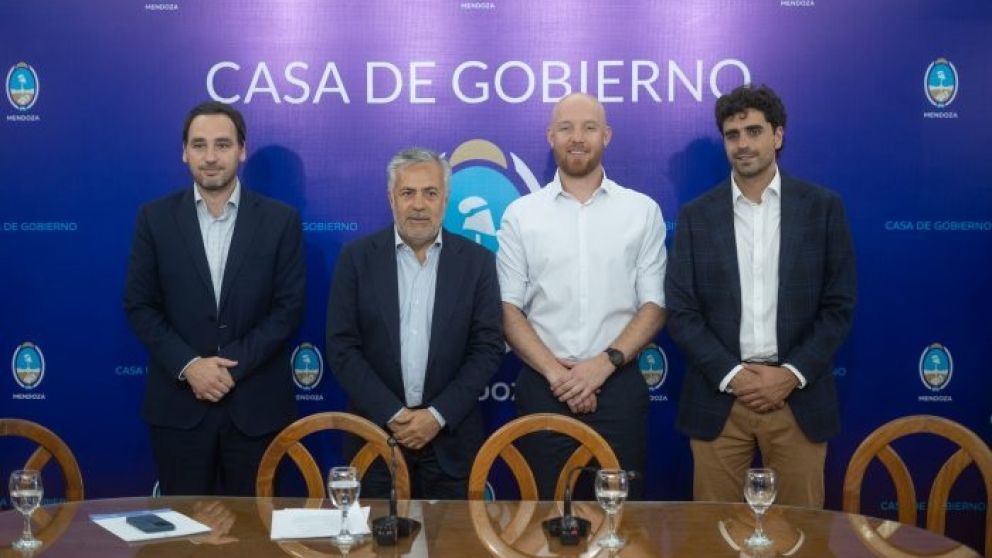 El anuncio fue encabezado por el goberndor Cornejo