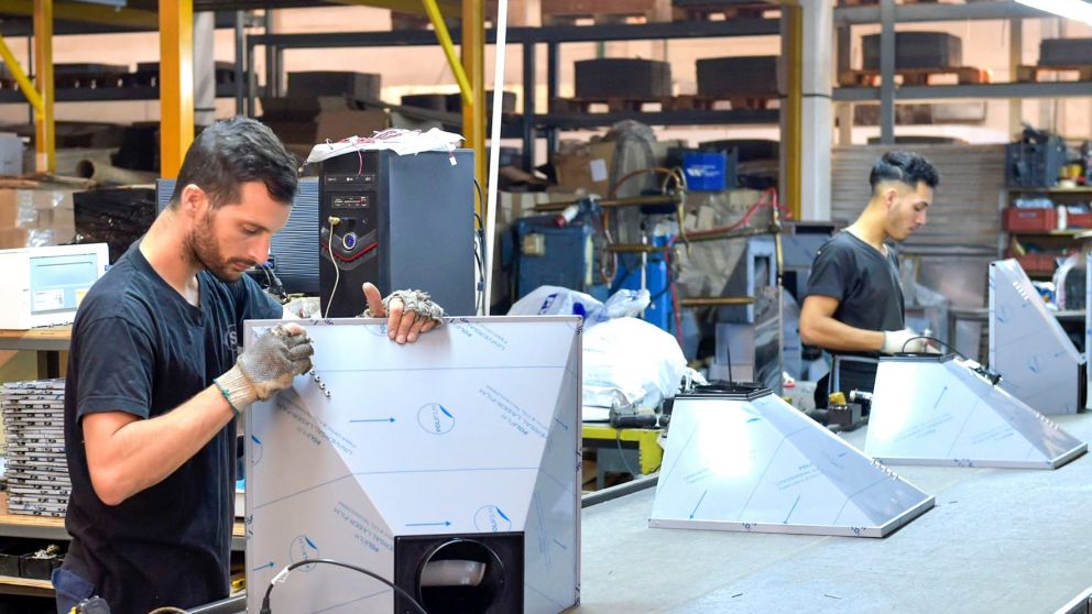 NOTICIAS ARGENTINAS BAIRES,
AGOSTO 28 La producción manufacturera de las pymes cayó 17,8% anual en julio y acumula una retracción de 18,6% en los siete meses del año frente al mismo período de 2023, de acuerdo al relevamiento elaborado por la Confederac