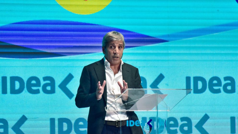 Luis Caputo desmintió la versión difundida por un economista cercano a Milei.