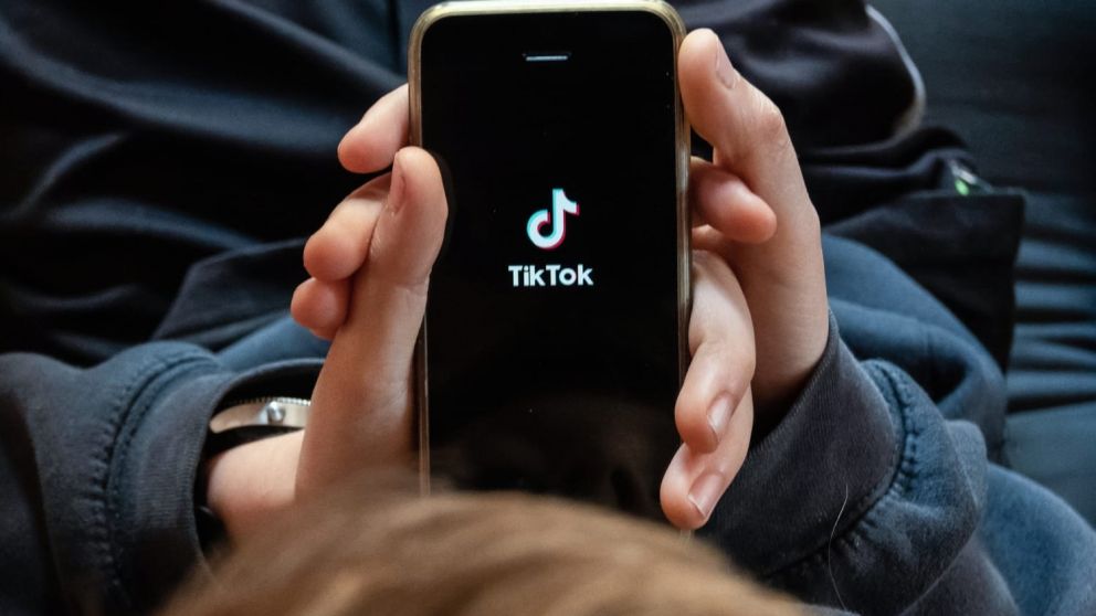 Piden a Apple y Google que se preparen para retirar TikTok