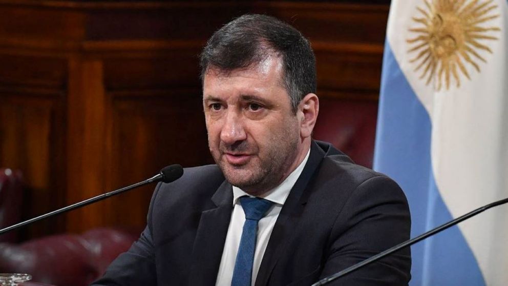 Edgardo Kueider sigue preso en Paraguay acusado de contrabando.