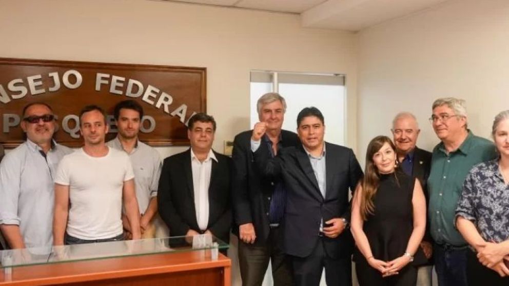 Santa Cruz se benefició con la cuota de pesca de merluza hubbsi. Claudio Vidal participó de una reunión del Consejo Federal Pesquero y logró la ampliación de la cuota de esa pesquería que estaba en 4.500 toneladas. "Con estas toneladas adicionales, vamos