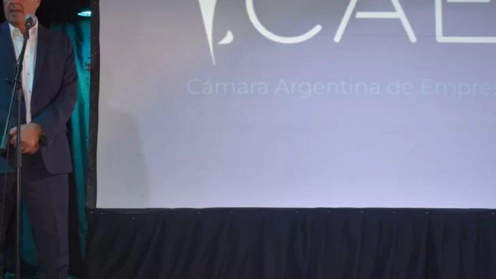 Así lo expresó el presidente de la Cámara Argentina de Empresas Mineras y de Minera Santa Cruz durante la cena de la CAEM: "Vamos a tener un crecimiento en la actividad y que va a venir de la mano del RIGI", dijo.