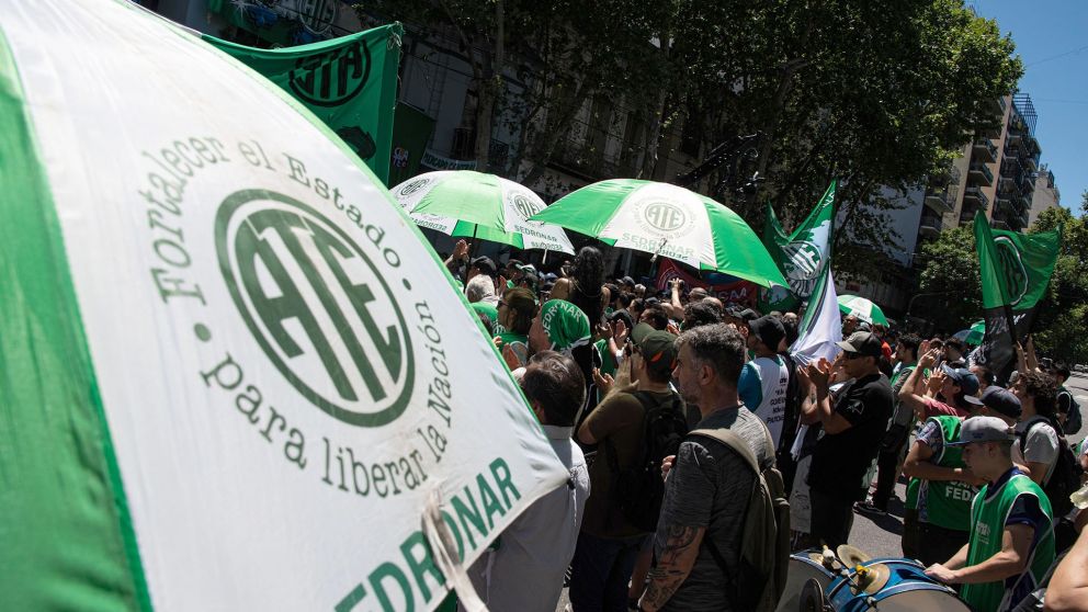 ATE convoco a una conferencia de prensa para hoy en la sede nacional del sindicato La Asociaci�n Trabajadores del Estado ATE, que conduce Rodolfo Aguiar, realizara hoy una conferencia de prensa en la sede nacional del sindicato donde la conduccion naciona