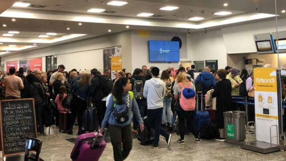 Ultimátum a Flybondi por la cancelación de vuelos que afectan a miles de pasajeros