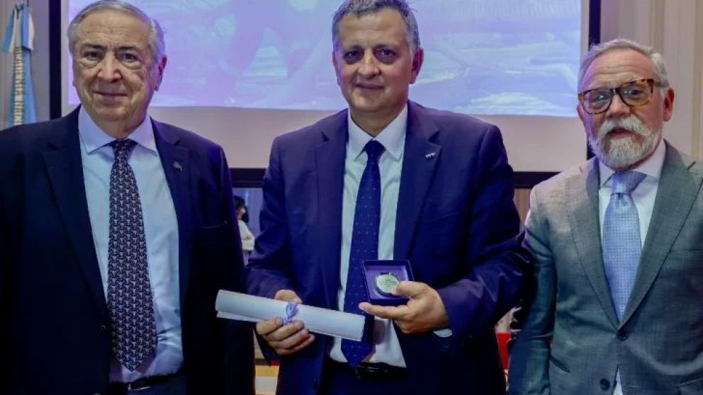  �Estamos logrando cosas extraordinarias que no solo van a beneficiar a YPF sino a todo el pa�s a trav�s de las exportaciones de energ�a", dijo el presidente y CEO de YPF al recibir el premio Ing. Gerardo M. Lassalle 2024.� 