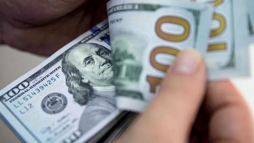 Hoy, comprar dólar MEP sale más barato que comprar dólar blue