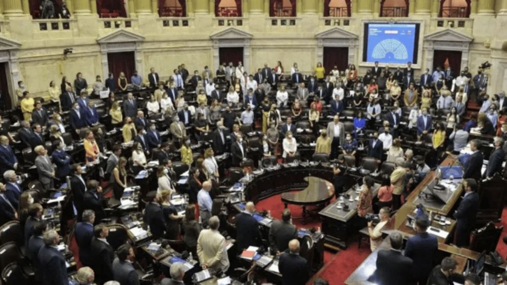 Piden sesión especial en Diputados para rechazar DNU por canje de deuda.