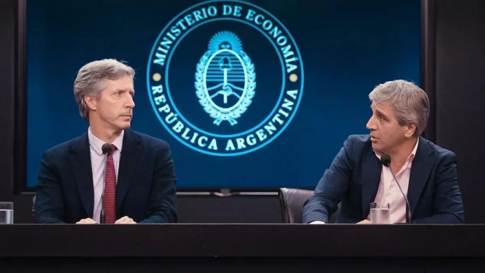 "El ministro de Economía y las del presidente del Banco Central de la República Argentina, ambos socios en la misma consultora y provenientes de "la actividad mesadinerista", con un claro sesgo "ludopático" en su accionar"