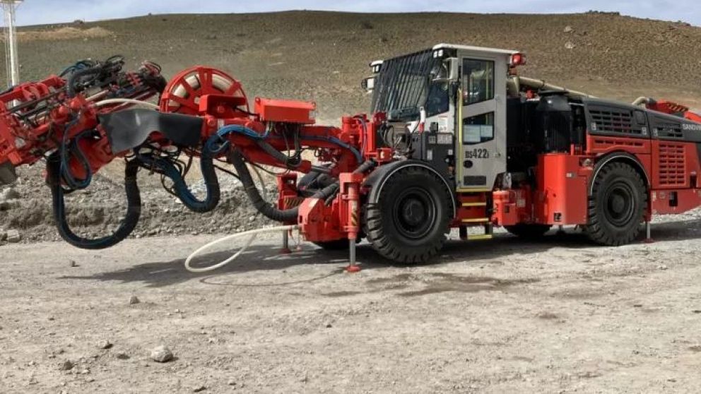 Cerro Negro, de Newmont, se convirtió en la primera operación minera en Argentina en incorporar la perforadora Sandvik DS422i, una innovadora herramienta automatizada que optimiza los trabajos de sostenimiento en minas subterráneas.