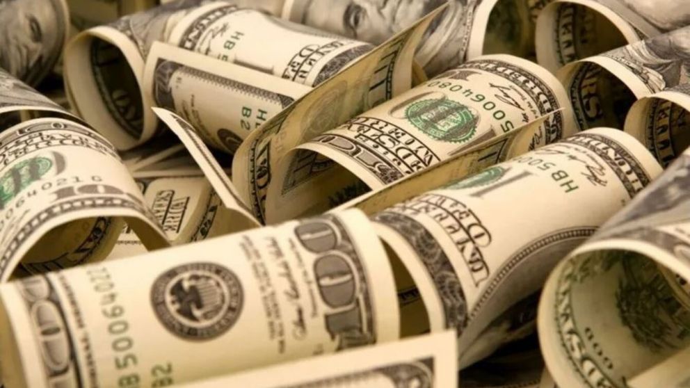 El dólar subió 2,4% este martes