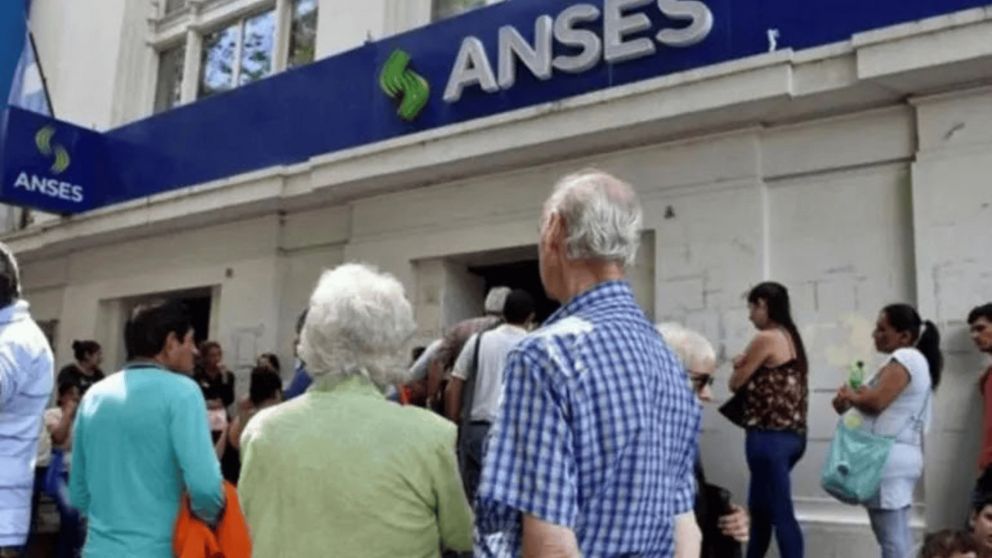 Los jubilados y pensionados de ANSES deberán prepararse para recibir una mala noticia sobre los haberes de noviembre.
