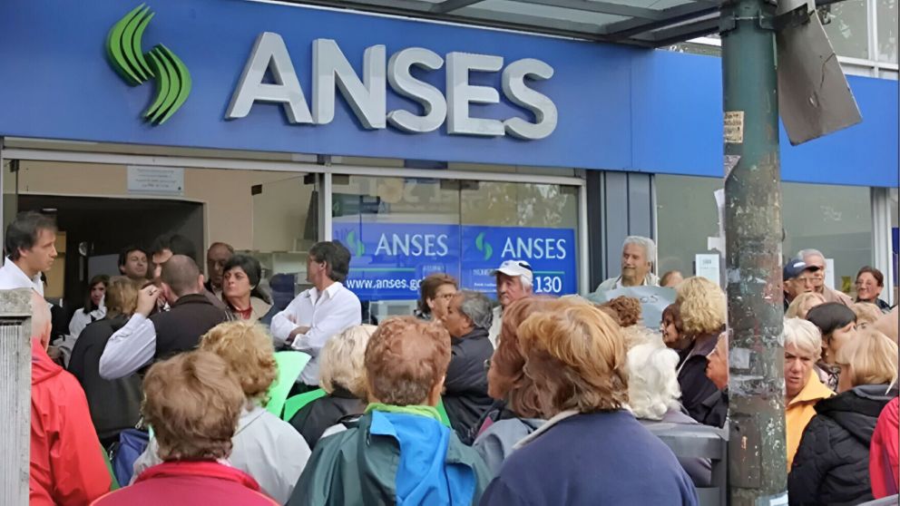 ANSES anunci� que un grupo de jubilados no recibir� el bono extraordinario de $70.000 en noviembre (Imagen ilustrativa).
