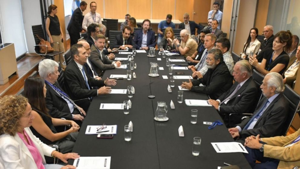El Gobierno insiste con las bases de crecimiento