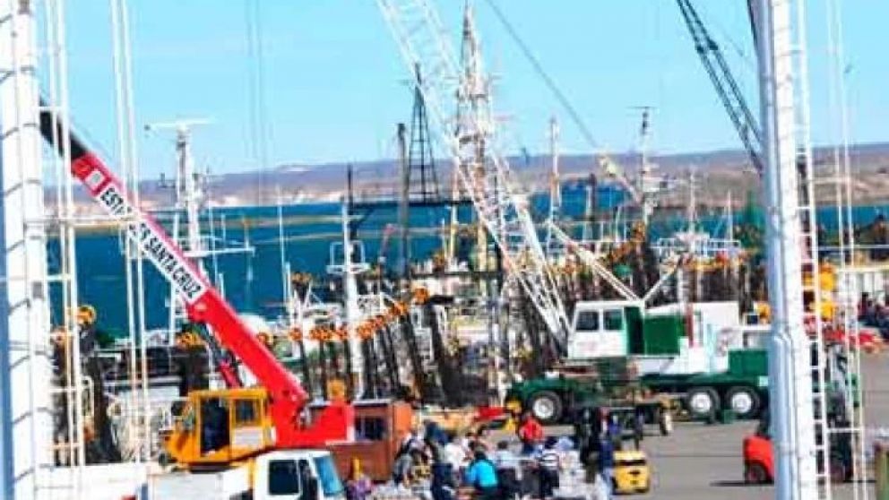 La resolución fue firmada por el secretario de Estado de Trabajo, Javier Aravena (a la fecha la principal autoridad en esa cartera tras la renuncia del ministro Julio Gutiérrez), y la coordinadora general de la Unidad Ejecutora Portuaria, Selsa Hernández