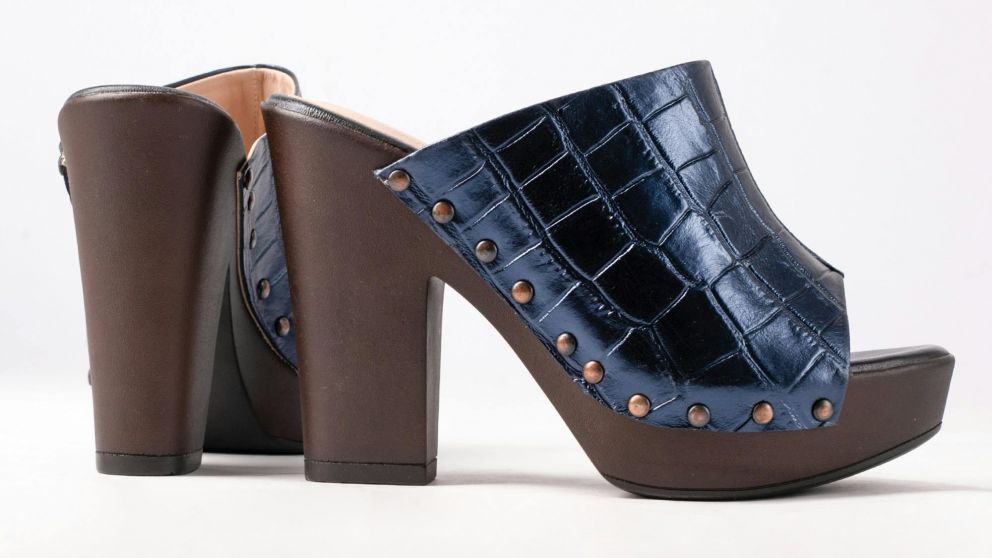 Los zuecos pasaron de moda: este es el calzado que es cómodo, versátil y será tendencia en 2025