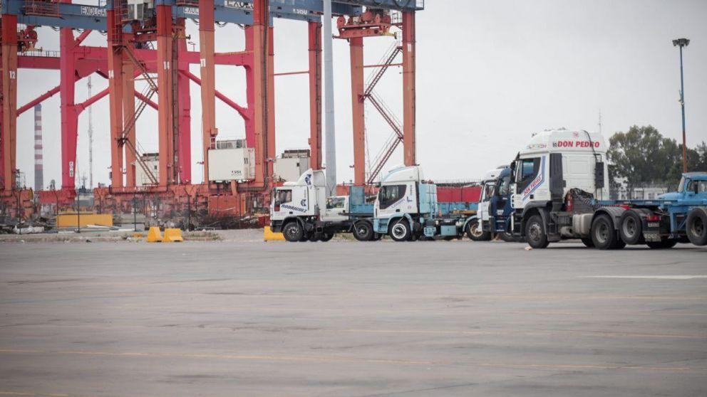 Aprueban por mayoría la extensión por el plazo de 10 años del permiso de uso del espacio portuario.