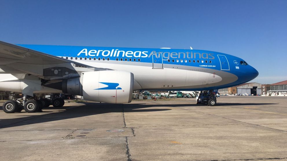 Aerolíneas, extensa reunión del Gobierno y sindicatos en una pulseada que sigue este martes
