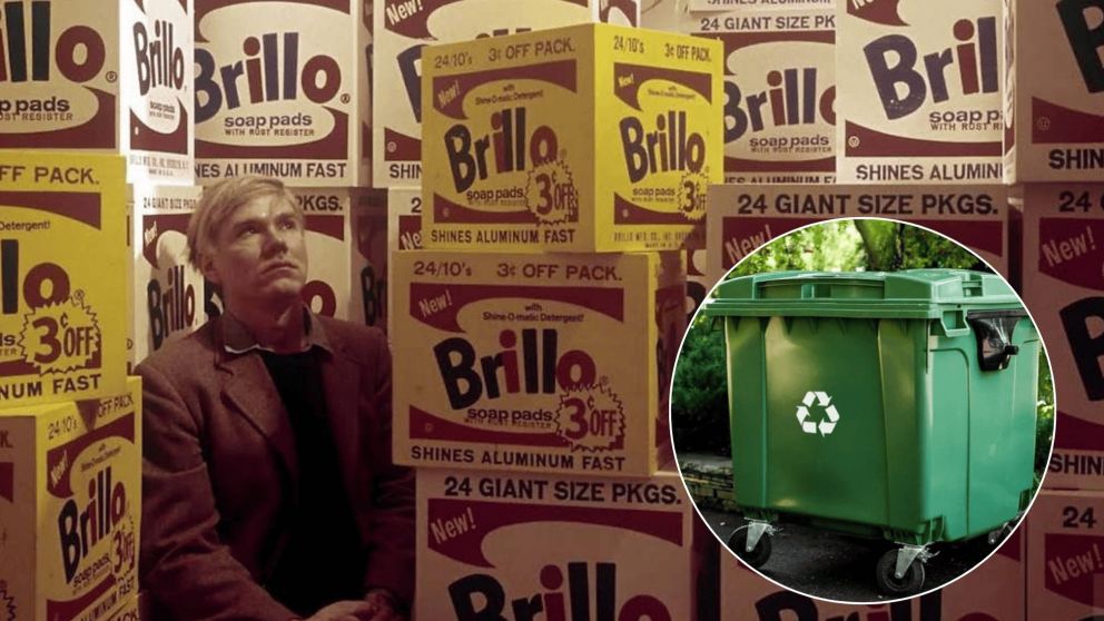 Un trabajador tira a la basura la "caja de esponjas Brillo" de Andy Warhol que se vendió por más de 3.000.000 de dólares