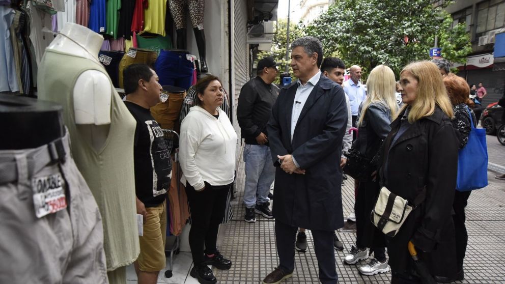 Macri recorrió Once a un mes del desalojo de los manteros