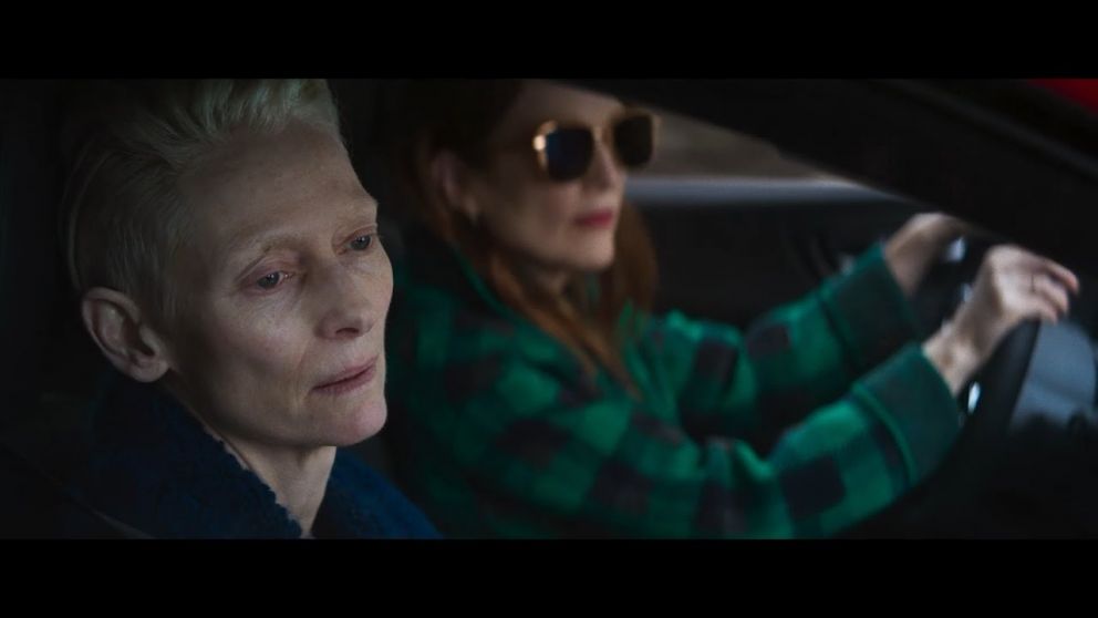 Tilda Swinton y Julianne Moore en La habitación de al lado