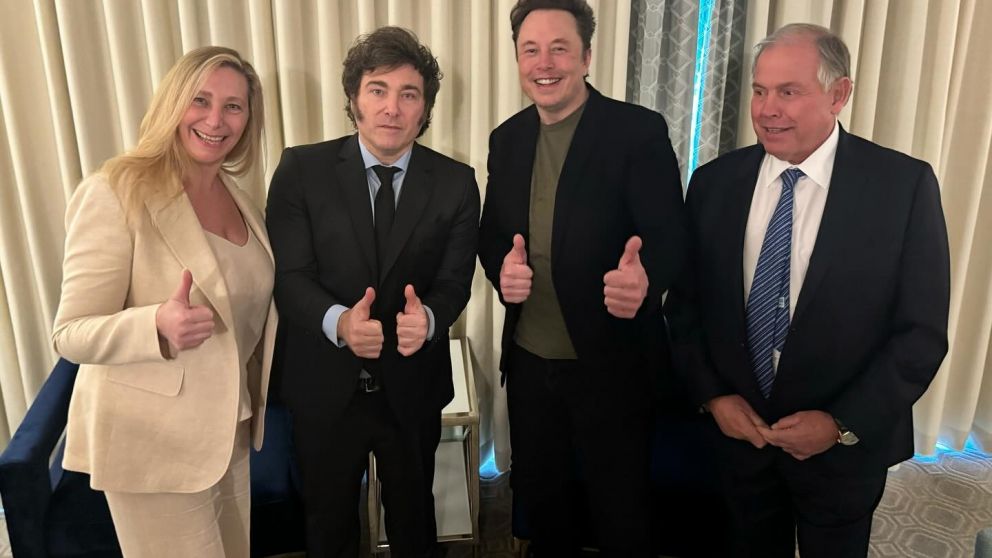 Gerardo Werthein, el elegido,junto al presidente, Karina Milei y Elon Musk