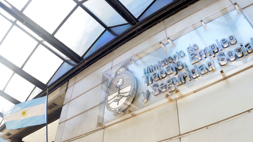 La audiencia en la cartera laboral comenz� minutos despu�s de las 11