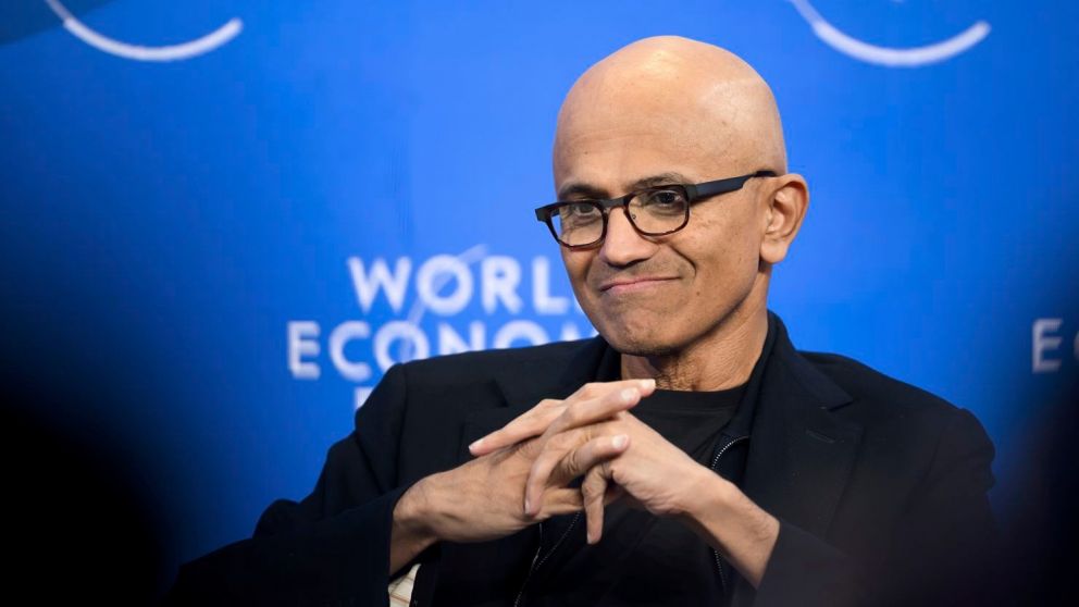 El CEO de Microsoft recibe un aumento de USD30 millones tras el despido de 2.500 empleados