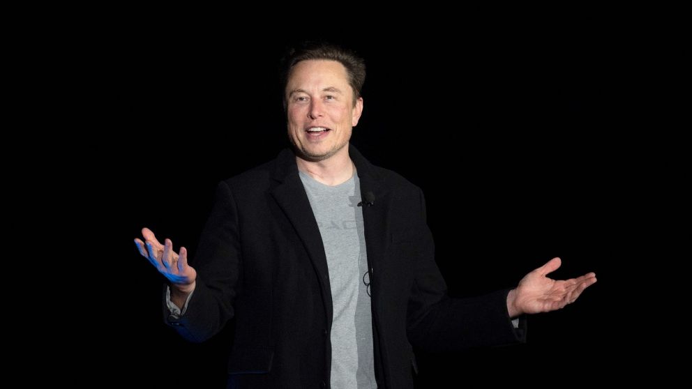 Elon Musk quiere mantener unida a su familia en tres mansiones
