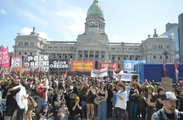 Medios internacionales advierten por la crisis salarial docente en Argentina