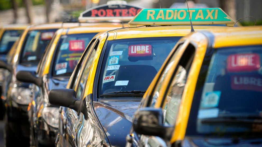 Noviembre empieza con aumento de taxis en CABA