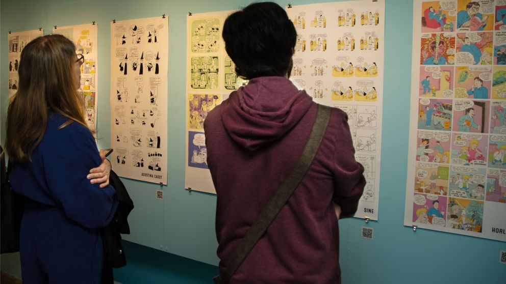 Muestra de humor Un sanguche y una media discuten en el baño